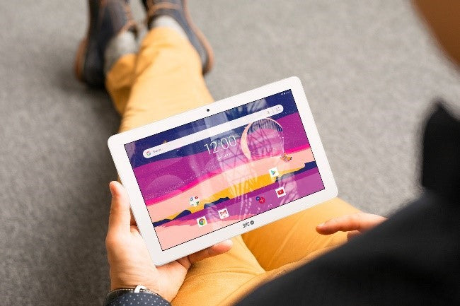 Los dispositivos tecnológicos, buenos aliados para aprovechar los trayectos de las vacaciones de verano