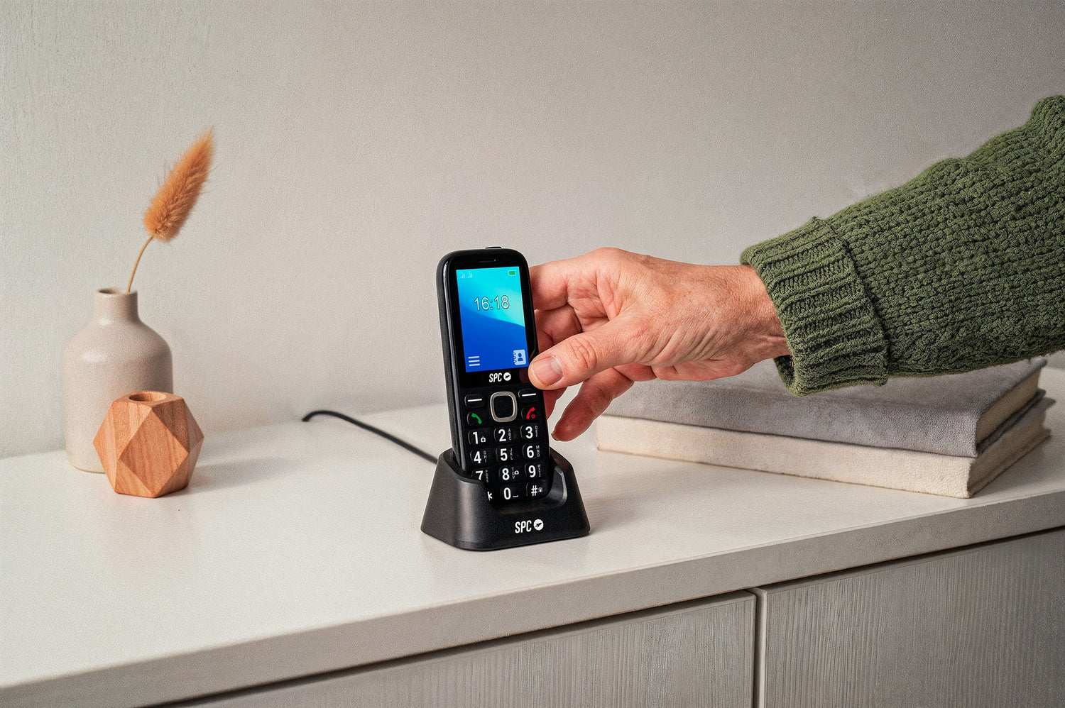 Nuevo SPC FORTUNE 2 MAX: el teléfono para personas mayores con funciones de asistencia y diseño ergonómico resistente con pantalla XL que podrán utilizar una semana completa