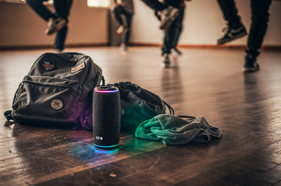 Luz LED 360º sincronizada com a música ou fixa, conforme o teu estado de espírito