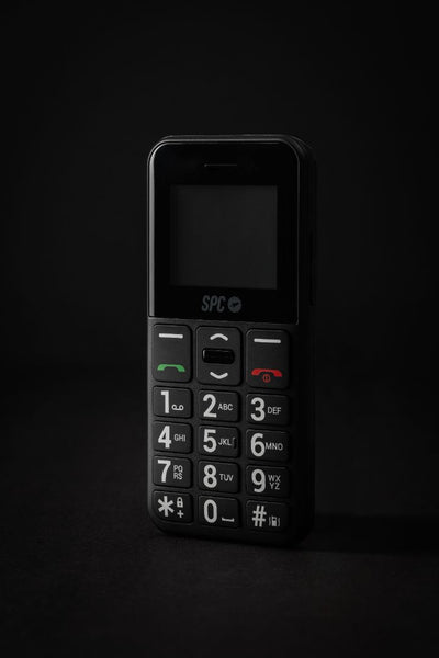 Teclas grandes y sonido claro para no forzar oído ni vista